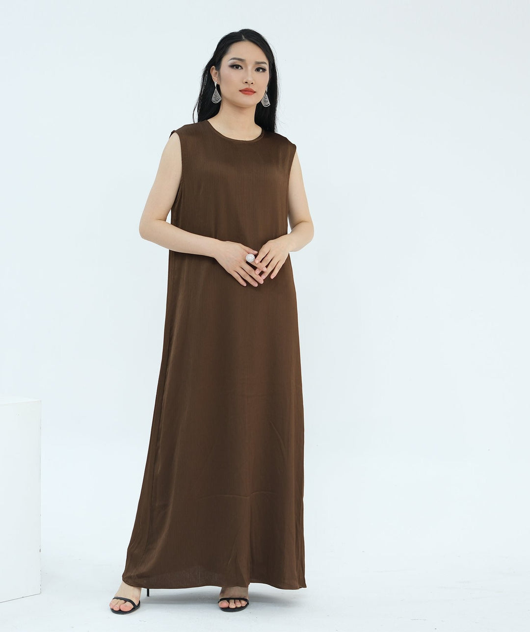 Get trendy with Reina Textured Batwing Abaya Set - Coffee -  available at Voilee NY. Grab yours for $109.90 today!