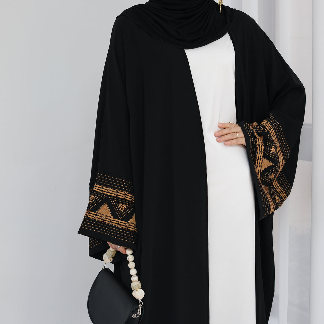 Get trendy with Amber Open Abaya Kimono - Black -  available at Voilee NY. Grab yours for $59.90 today!