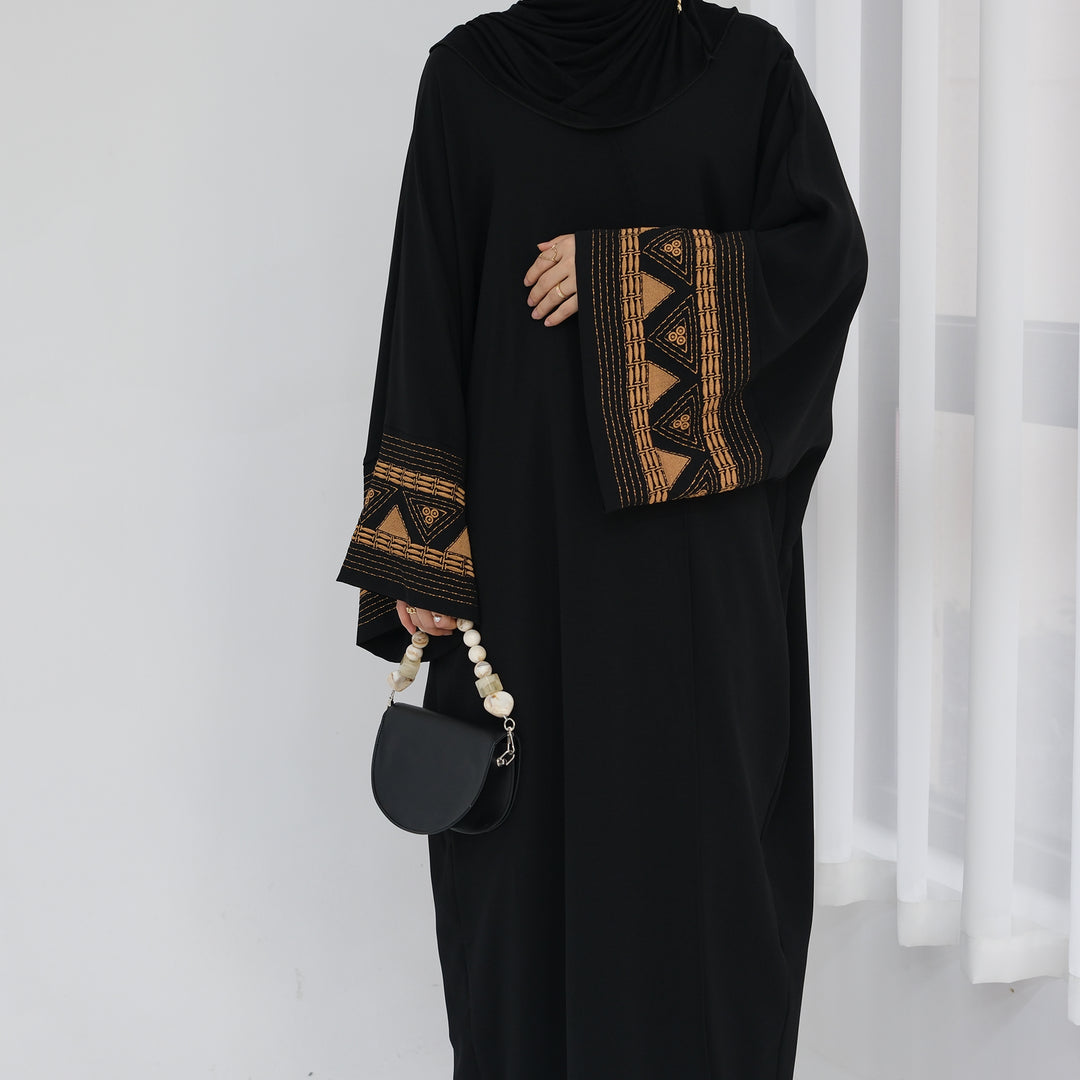 Get trendy with Amber Open Abaya Kimono - Black -  available at Voilee NY. Grab yours for $59.90 today!