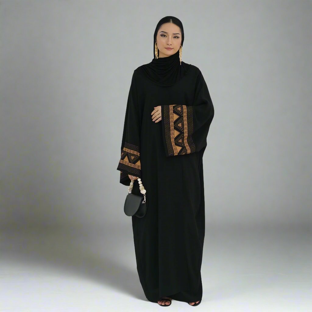 Get trendy with Amber Open Abaya Kimono - Black -  available at Voilee NY. Grab yours for $59.90 today!