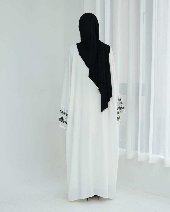 Get trendy with Amber Open Abaya Kimono - White -  available at Voilee NY. Grab yours for $59.90 today!