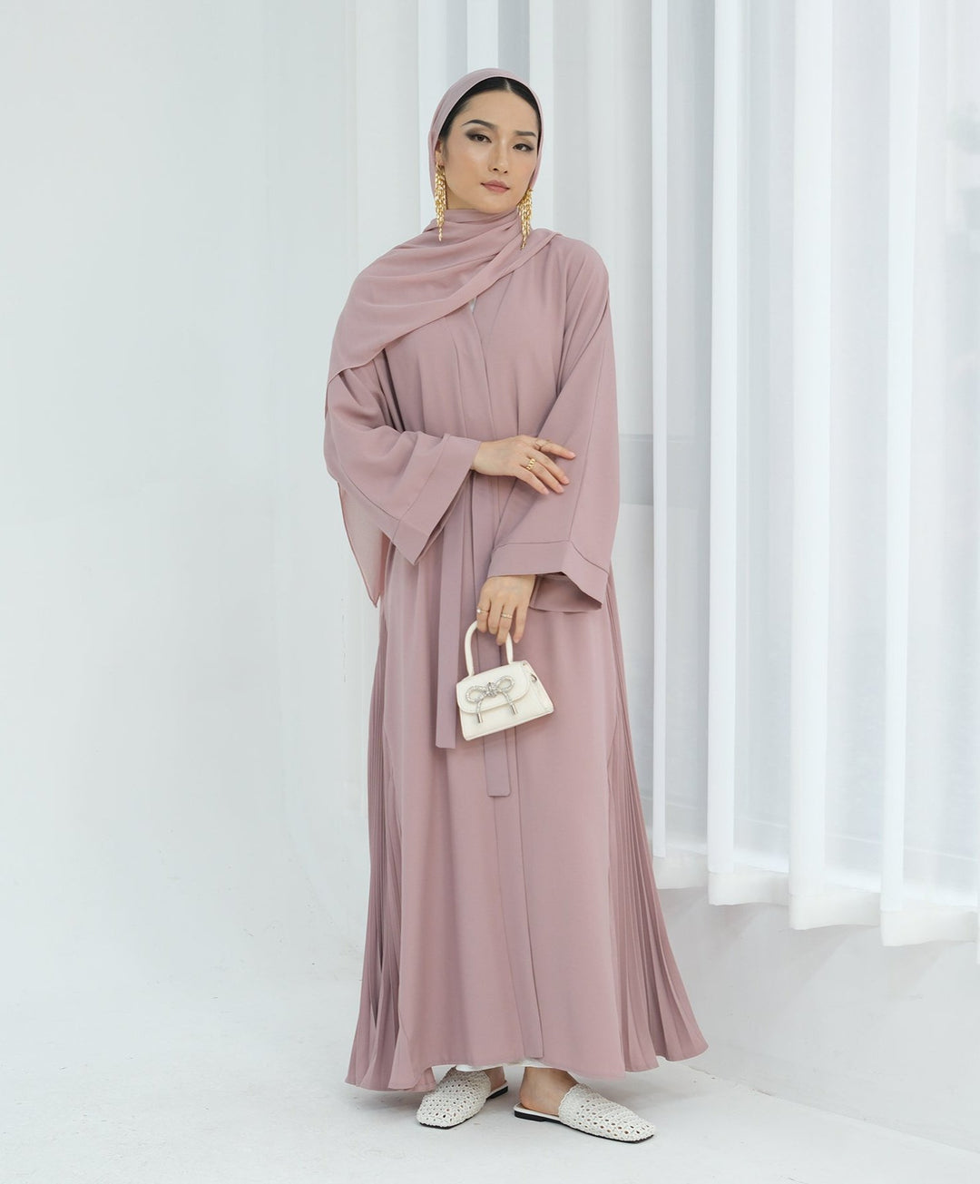 Get trendy with Hera Open Abaya Kimono - Pink - Cardigan available at Voilee NY. Grab yours for $59.90 today!