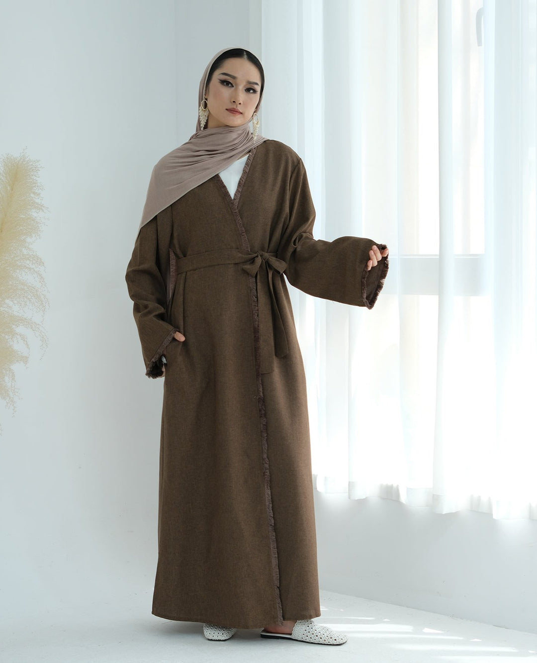 Get trendy with Yara Fringe Belted Duster - Brown - Cardigan available at Voilee NY. Grab yours for $59.90 today!