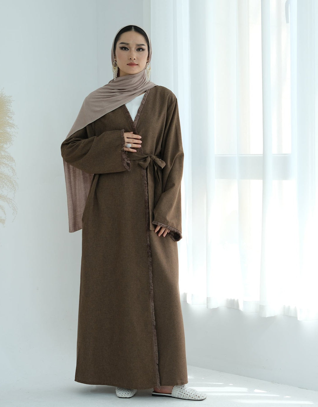 Get trendy with Yara Fringe Belted Duster - Brown - Cardigan available at Voilee NY. Grab yours for $59.90 today!