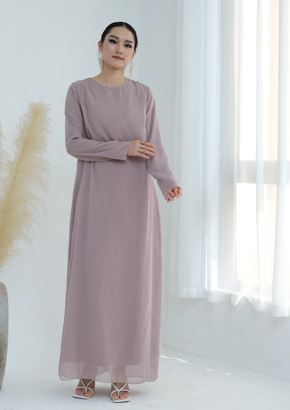 Get trendy with Sasha Chiffon 4-piece Abaya Set - Blush -  available at Voilee NY. Grab yours for $99.90 today!