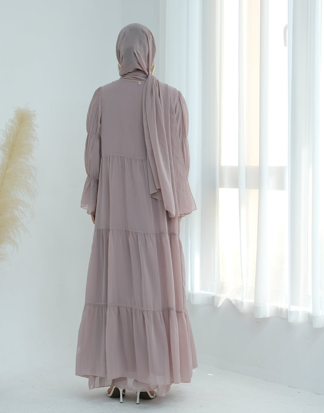 Get trendy with Sasha Chiffon 4-piece Abaya Set - Blush -  available at Voilee NY. Grab yours for $99.90 today!